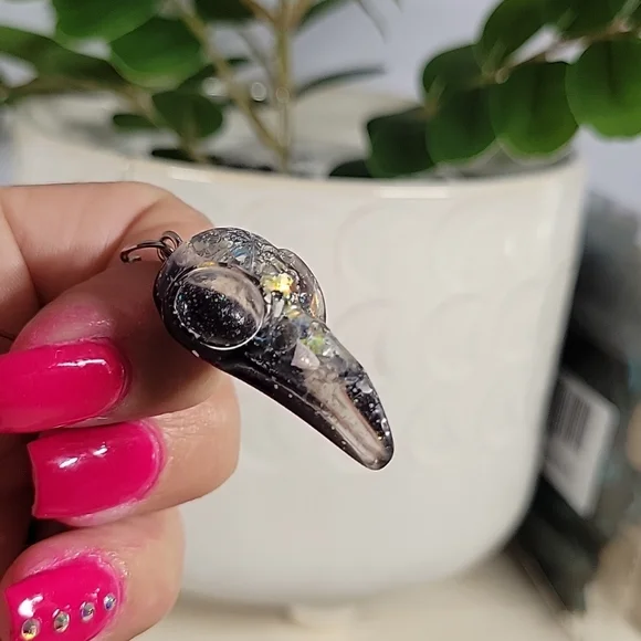 🔥LAST PAIR🔥 Raven's Skull Sparkle Fleck  Earrings, Unisex - Picture 5 of 7